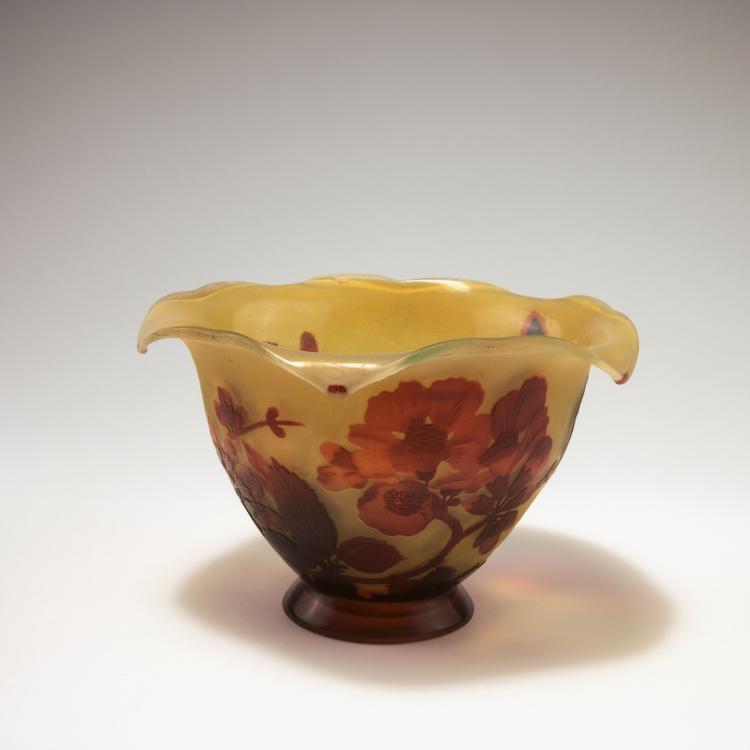 Hauptbild zu Objekt, 'Fleurs de pommier' bowl, 1920s, Gall&eacute;, Emile, Nancy, 129 213