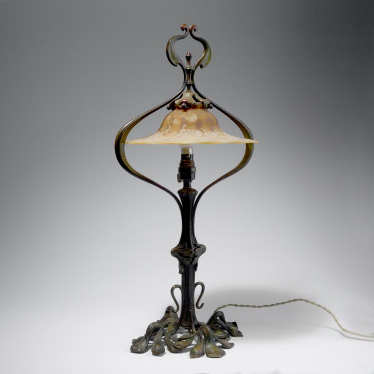 Bild 1 zu Objekt, 'Marronnier' table light, c1905, Daum Fr&egrave;res, Nancy, 129 53