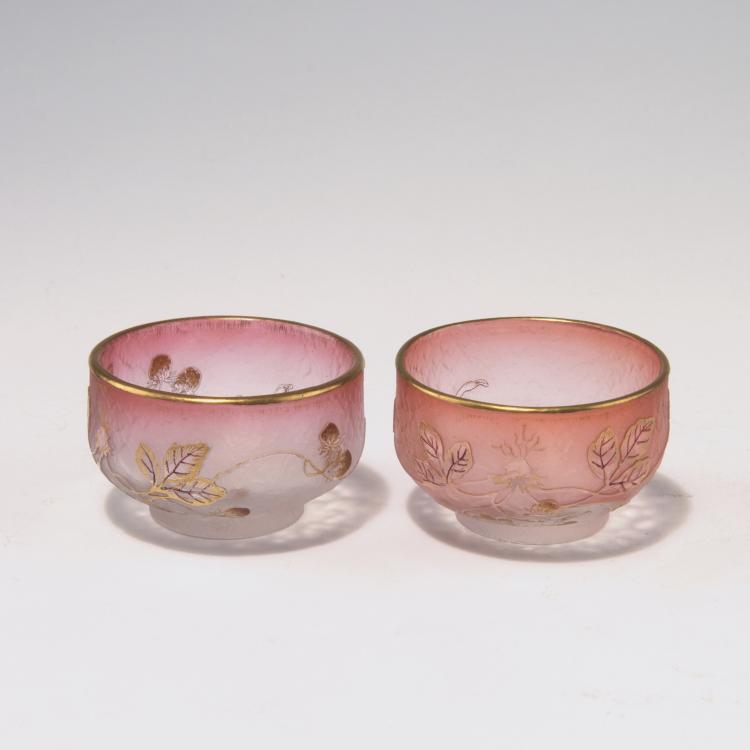 Hauptbild zu Objekt, Pair of 'Fraises' seasoning dishes, c1897, Daum Fr&egrave;res, Nancy, 129 26