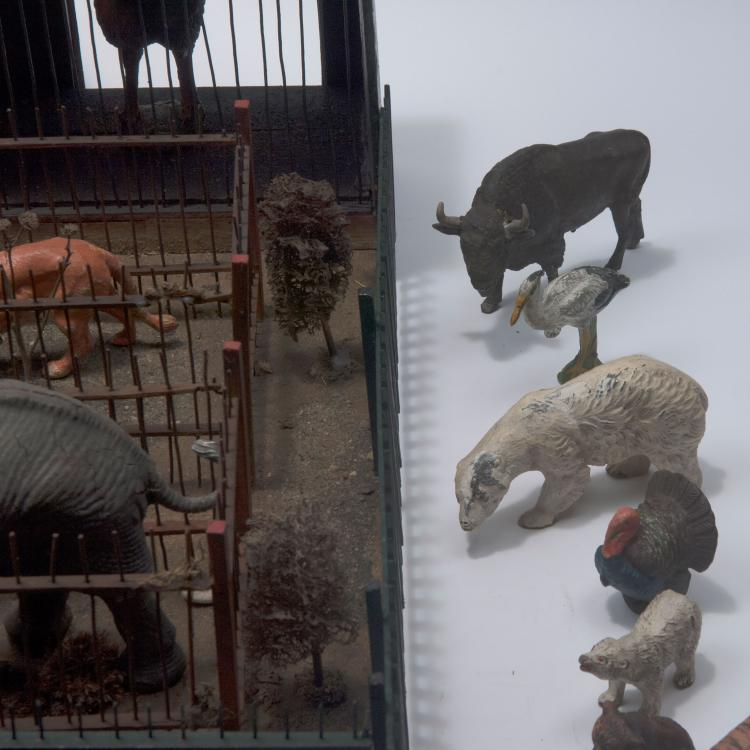 Bild 2 zu Objekt, Model of a Zoo building with 26 animals, 1920-40s , Deutschland; Lineol, Brandenburg a.d.H., 131B 531