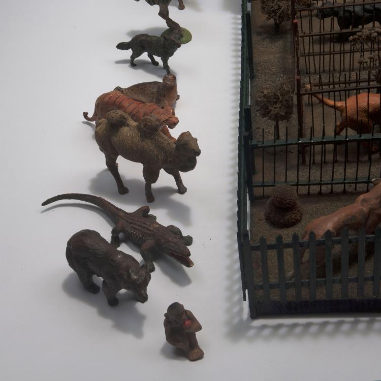 Bild 4 zu Objekt, Model of a Zoo building with 26 animals, 1920-40s , Deutschland; Lineol, Brandenburg a.d.H., 131B 531