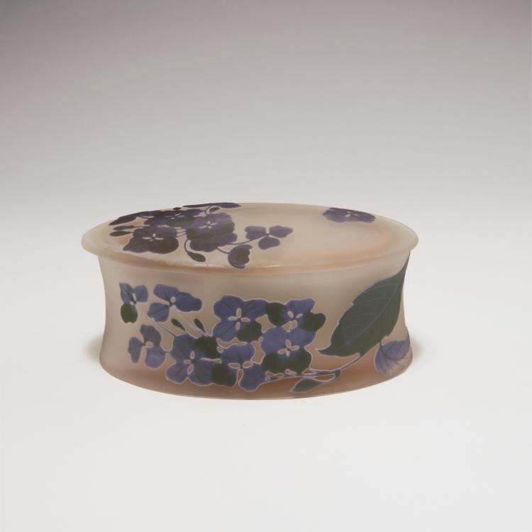 Hauptbild zu Objekt, 'Hortensias' lidded box, 1903, Gall&eacute;, Emile, Nancy, 129 162