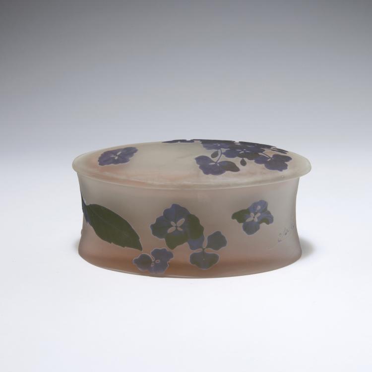 Bild 2 zu Objekt, 'Hortensias' lidded box, 1903, Gall&eacute;, Emile, Nancy, 129 162