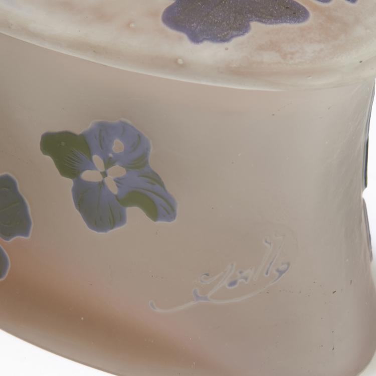 Bild 3 zu Objekt, 'Hortensias' lidded box, 1903, Gall&eacute;, Emile, Nancy, 129 162