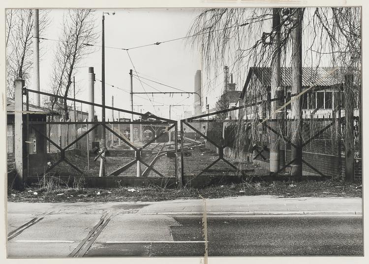 Bild 1 zu Objekt, 'Firma Hoechst - K&ouml;ln Knapsack - Altes Gleisanschlusstor', 1983, Tata Ronkholz, 130B 234