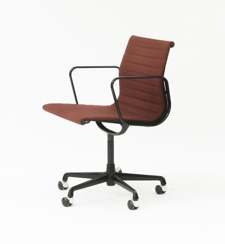 Bild 1 zu Objekt, Eight 'Aluminium Group'armchairs, 1958, ICF, Cadsana, 131B 444