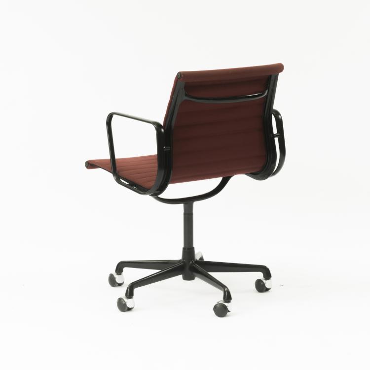 Bild 3 zu Objekt, Eight 'Aluminium Group'armchairs, 1958, ICF, Cadsana, 131B 444