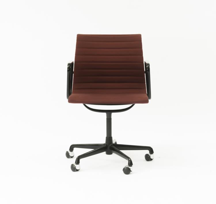 Bild 4 zu Objekt, Eight 'Aluminium Group'armchairs, 1958, ICF, Cadsana, 131B 444