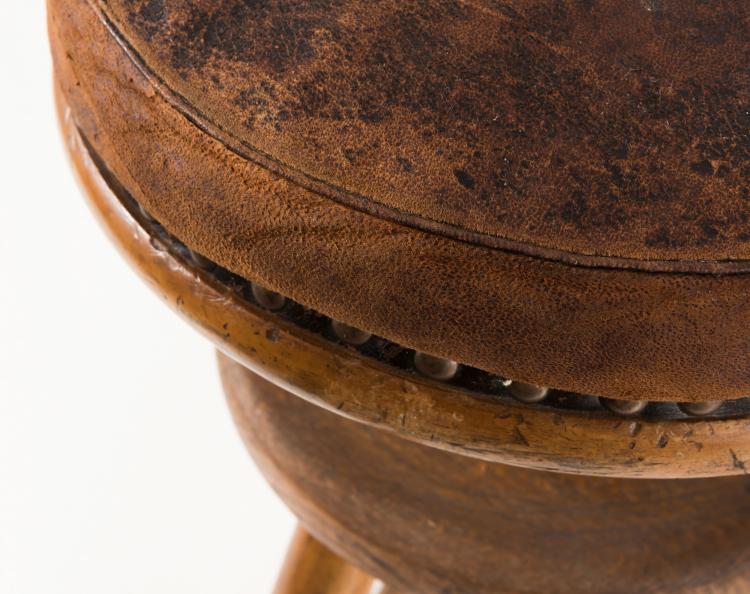 Bild 1 zu Objekt, Two work stools, 1920/30s, Deutschland, 131B 250