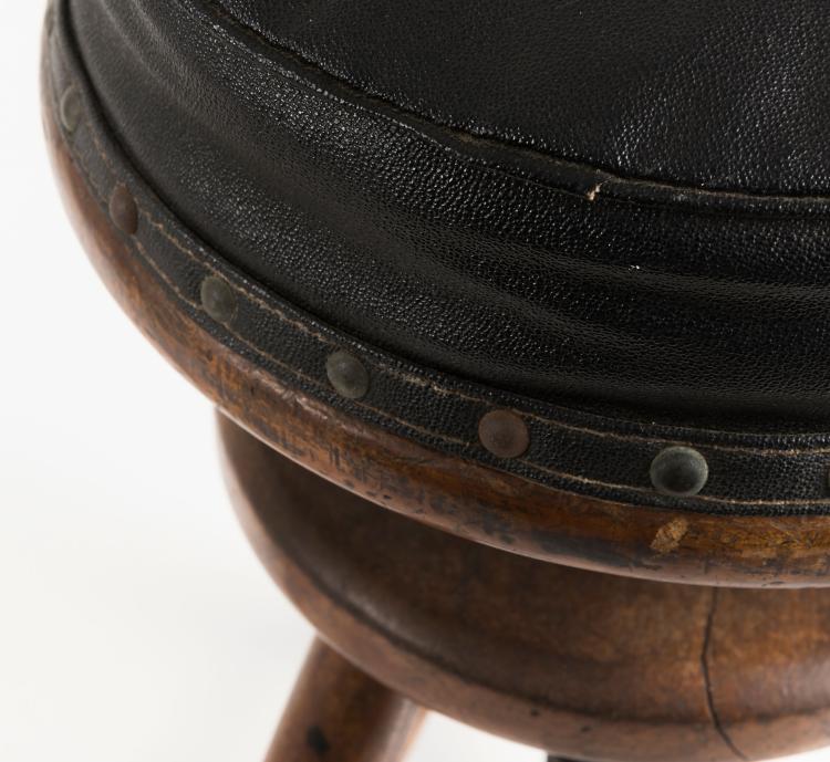 Bild 3 zu Objekt, Two work stools, 1920/30s, Deutschland, 131B 250