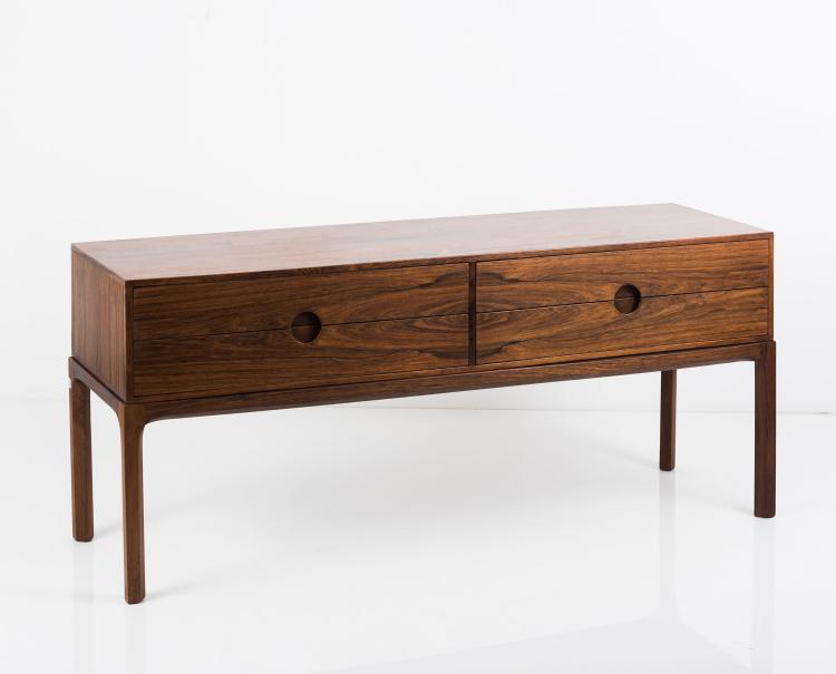 Bild 1 zu Objekt, '394' dresser with mirror, c1955, Aksel Kjersgaard, Odder M&oslash;belfabrik, D&auml;nemark, 131B 426