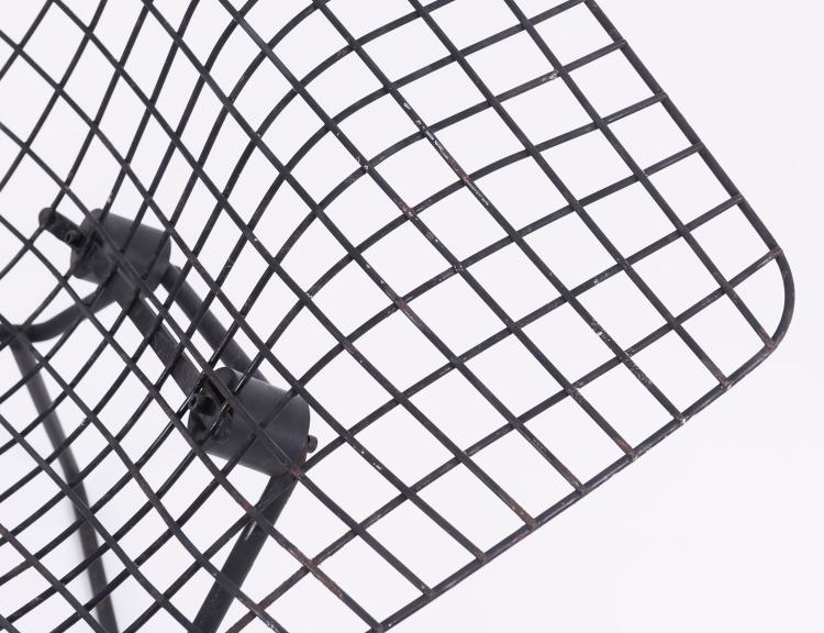 Bild 1 zu Objekt, Two 'Diamond' -421-2' chairs, 1952, Harry Bertoia, Knoll International, New York, 131B 366