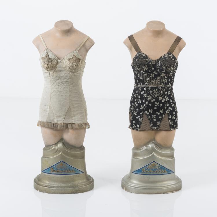 Hauptbild zu Objekt, Two 'Gamundia' lingerie displays, c1950, Deutschland, 131B 403