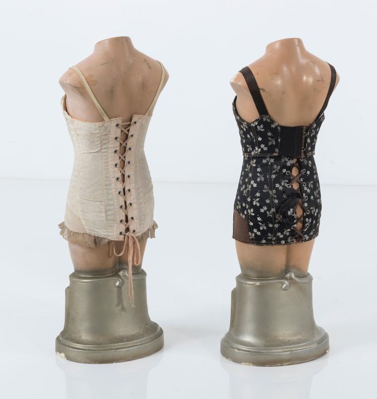 Bild 2 zu Objekt, Two 'Gamundia' lingerie displays, c1950, Deutschland, 131B 403