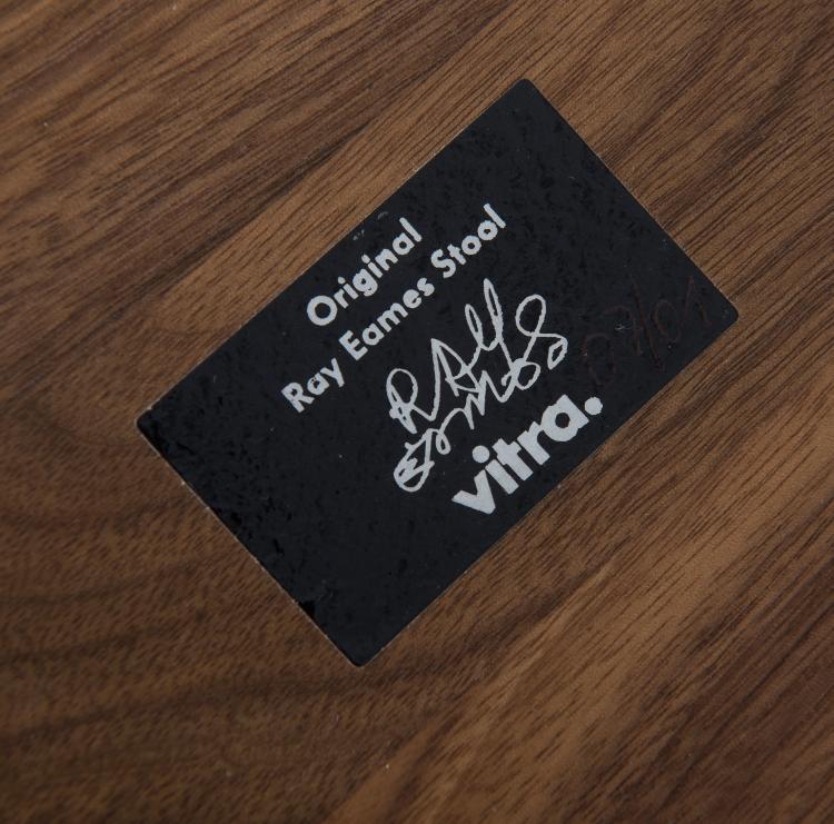 Bild 4 zu Objekt, 'Time Life' stool 'B', 1960, Ray Eames, Vitra AG, Weil am Rhein, 131B 476