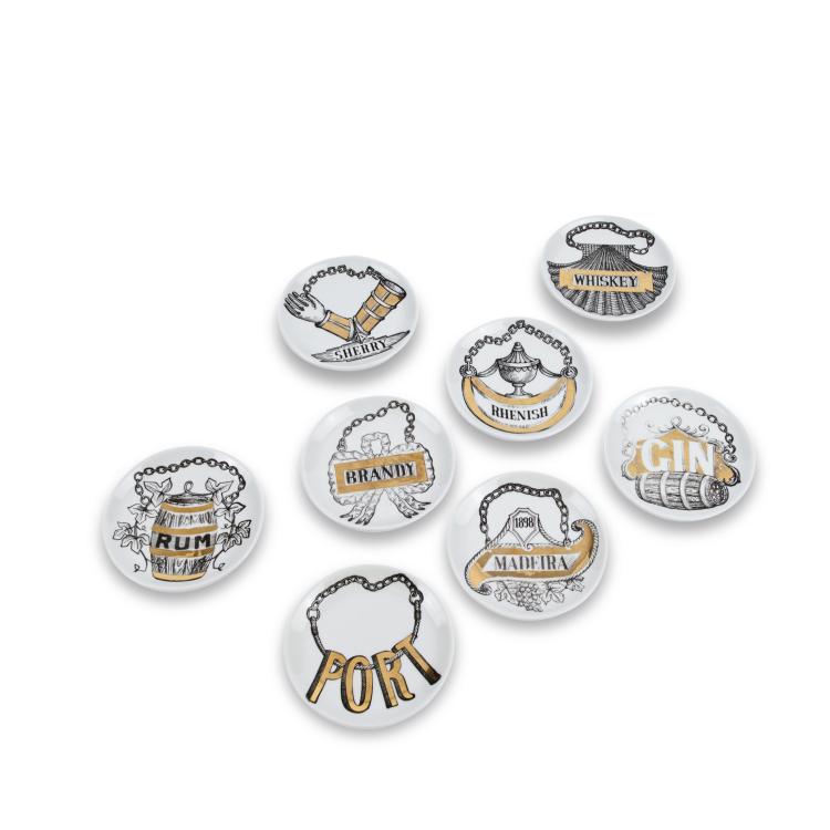 Hauptbild zu Objekt, Acht kleine Teller 'Vini e Liquori', 1960er Jahre, Piero Fornasetti, Fornasetti, Mailand, 131A 203