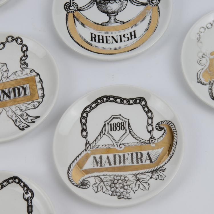 Bild 2 zu Objekt, Acht kleine Teller 'Vini e Liquori', 1960er Jahre, Piero Fornasetti, Fornasetti, Mailand, 131A 203