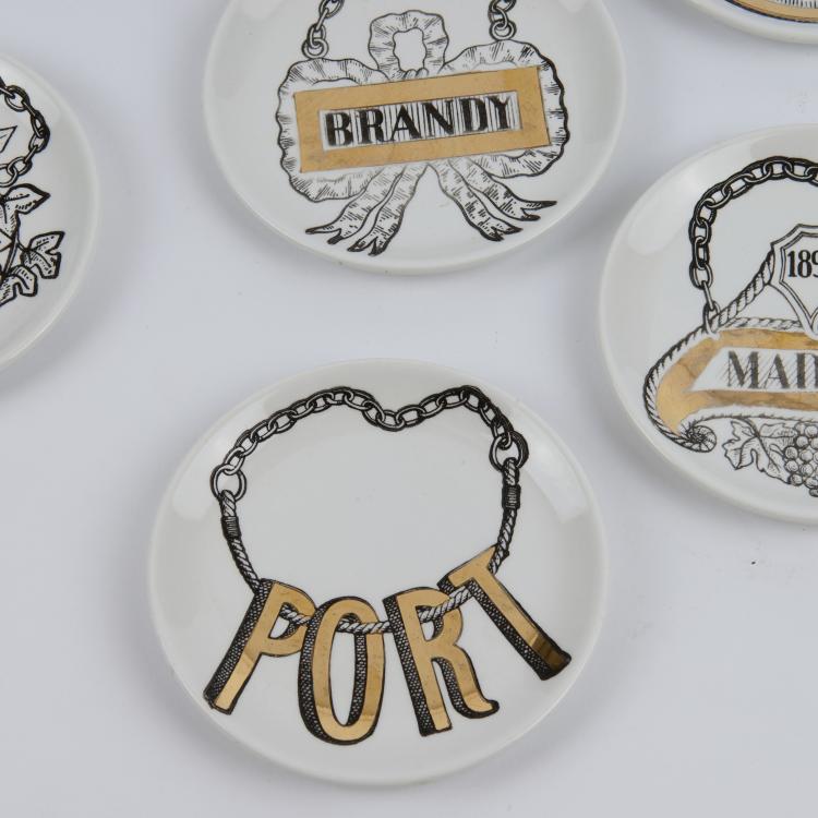 Bild 3 zu Objekt, Acht kleine Teller 'Vini e Liquori', 1960er Jahre, Piero Fornasetti, Fornasetti, Mailand, 131A 203