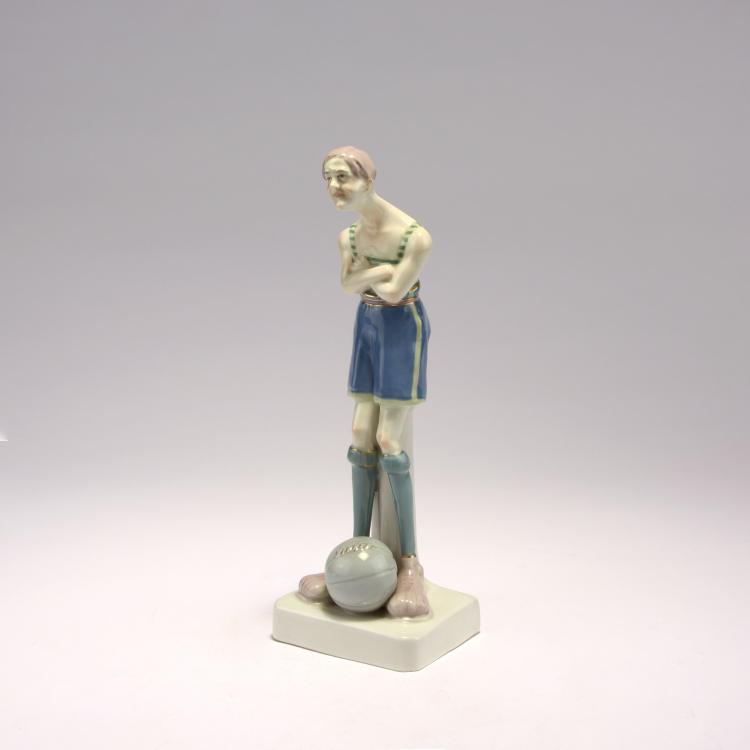 Hauptbild zu Objekt, Soccer player, 1920s, Turn-Teplitz Amphora-Werke Riessner, Amphora-Werke Riessner, Turn-Teplitz, 132B 686
