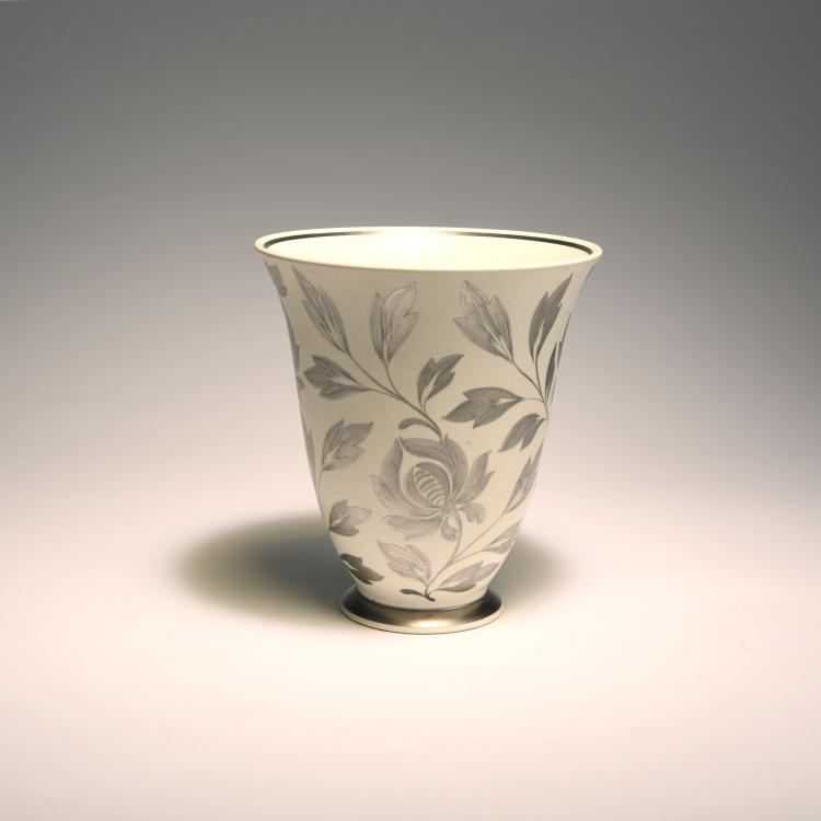 Bild 1 zu Objekt, 'Moonstone' vase, c1939, Millicent Taplin, Wedgwood Etruria, Stoke-on-Trent, 131B 321