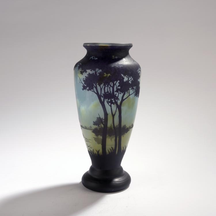 Bild 1 zu Objekt, 'Paysage lacustre' vase, 1910-15, Daum Fr&egrave;res, Nancy, 132B 244