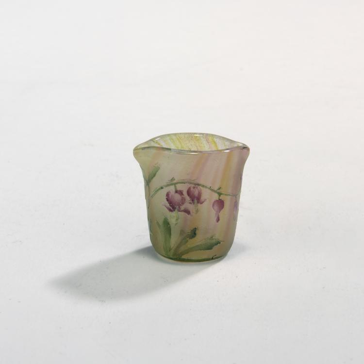 Bild 1 zu Objekt, Miniatur-Vase 'Coeur de Jeanette', um 1910, Daum Fr&egrave;res, Nancy, 132B 252