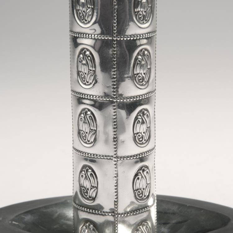 Bild 2 zu Objekt, Kerzenleuchter, um 1908, Josef Hoffmann, Wiener Werkst&auml;tte, 132B 906