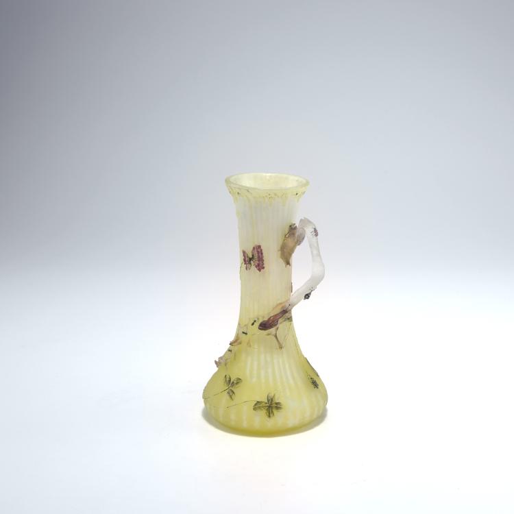Bild 1 zu Objekt, 'Tr&egrave;fles, escargots, insectes' vase with handle, c1897, Daum Fr&egrave;res, Nancy, 132B 193