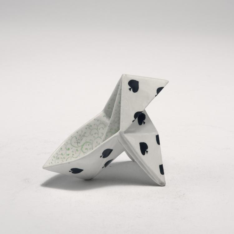 Bild 1 zu Objekt, Spielkartenhalter 'Cocotte en papier', um 1884, Gall&eacute;, Emile, Nancy, 132B 797