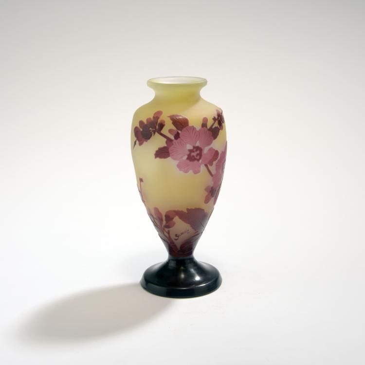 Bild 1 zu Objekt, 'Cerisier en fleurs' vase, 1915-20, Gall&eacute;, Emile, Nancy, 132B 372