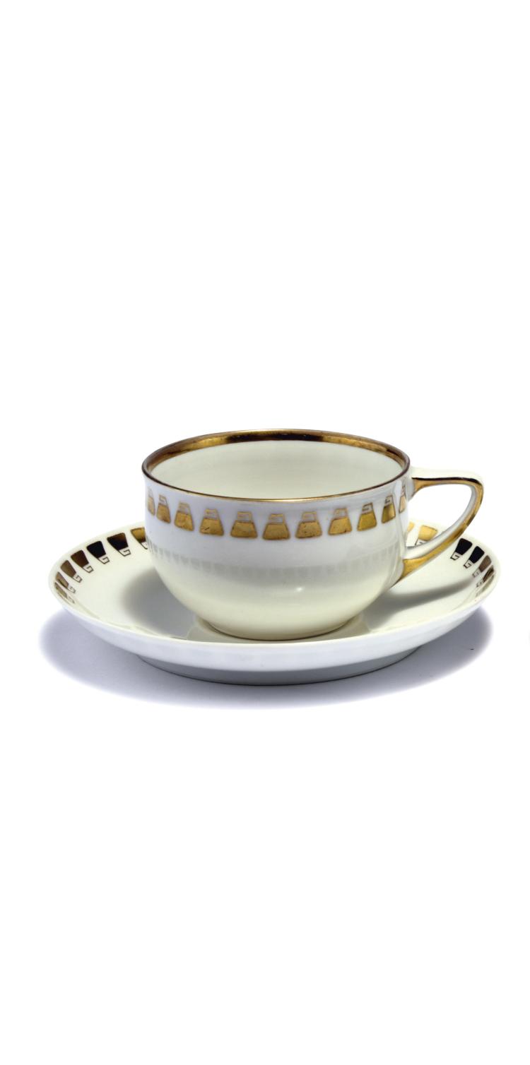 Bild 1 zu Objekt, Two tea cups with saucers, c1906, Henry van de Velde, Beyer & Bock, Rudolstadt-Volkstedt, 132B 743
