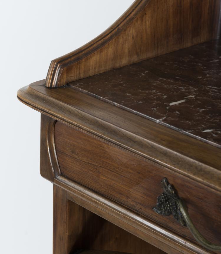 Bild 9 zu Objekt, Kleines Buffet, um 1910, Majorelle, Louis, Nancy, 132B 574