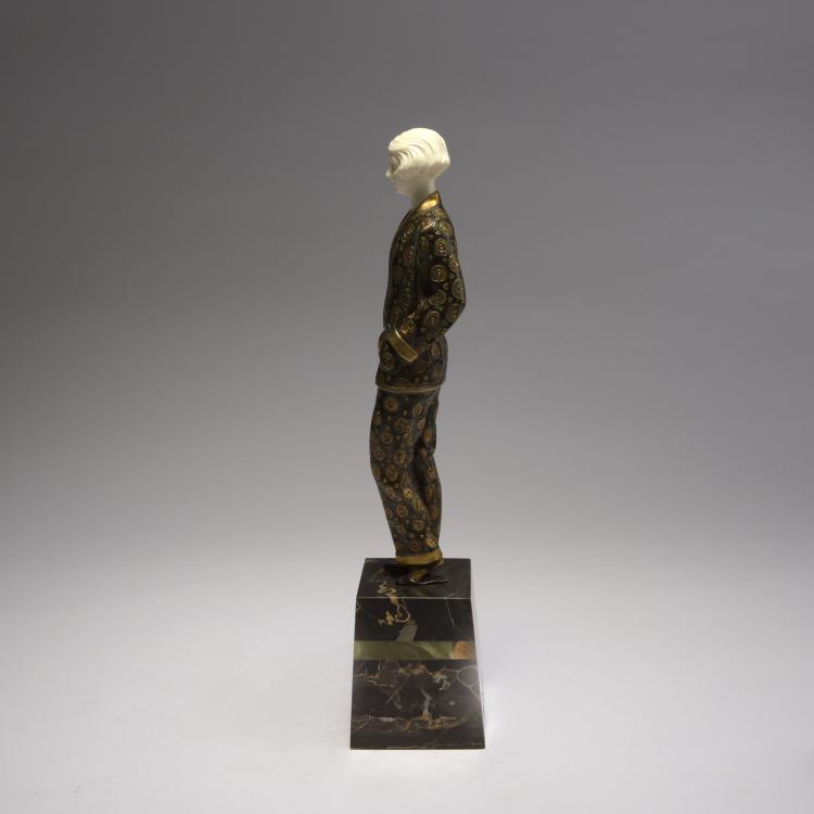 Bild 2 zu Objekt, Lady wearing pyjamas, 1920s, Georges Rigot, 132B 669