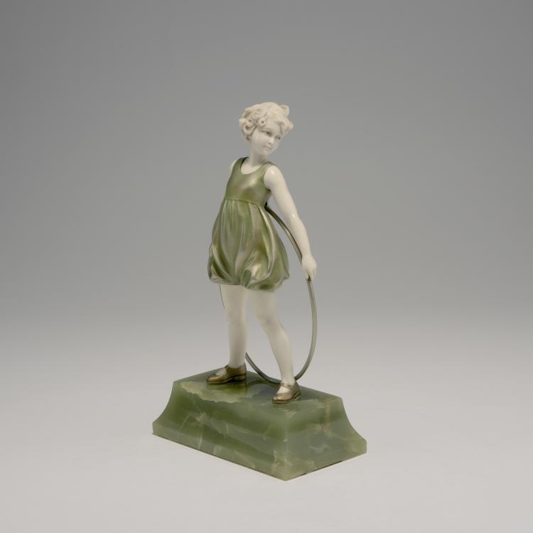 Bild 1 zu Objekt, 'Hoop Girl', c1930, Ferdinand Preiss, 132B 664