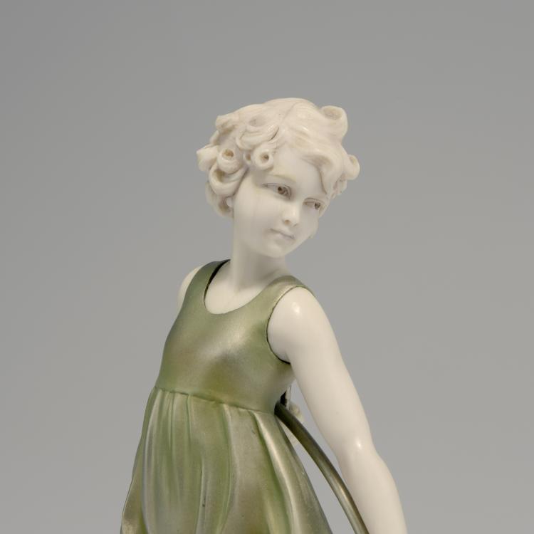 Bild 2 zu Objekt, 'Hoop Girl', c1930, Ferdinand Preiss, 132B 664