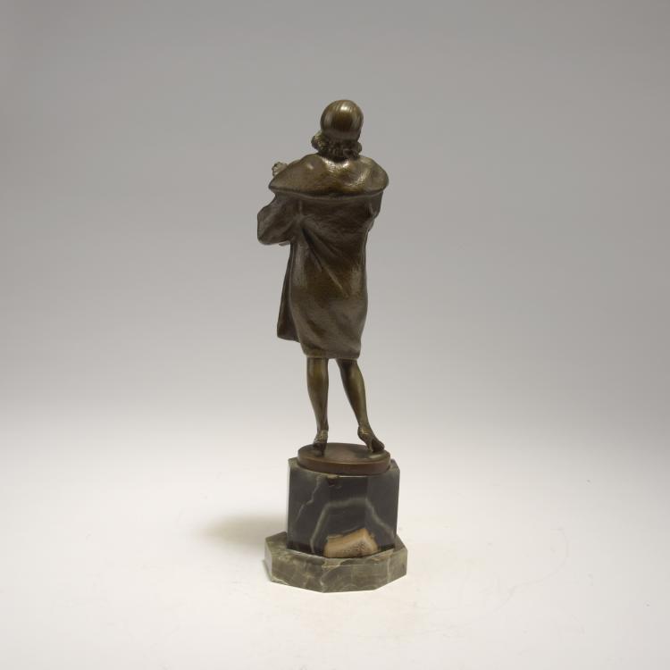 Bild 2 zu Objekt, Frau im Pelz, um 1930, Bruno Zach, 132B 683