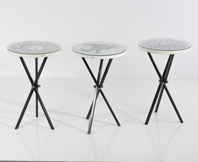 Bild 1 zu Objekt, Three small side tables 'Re sole', 'Giano Bifronte' and 'Architettura', 1950s, Piero Fornasetti, Fornasetti, Mailand, 133B 568