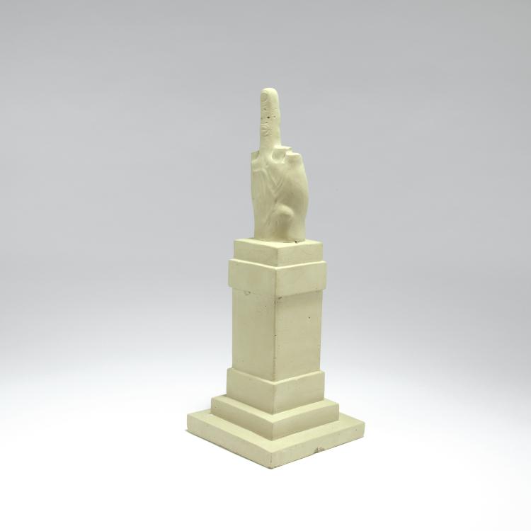 Bild 1 zu Objekt, 'L.O.V.E.', 2014, Maurizio Cattelan, 132A 73