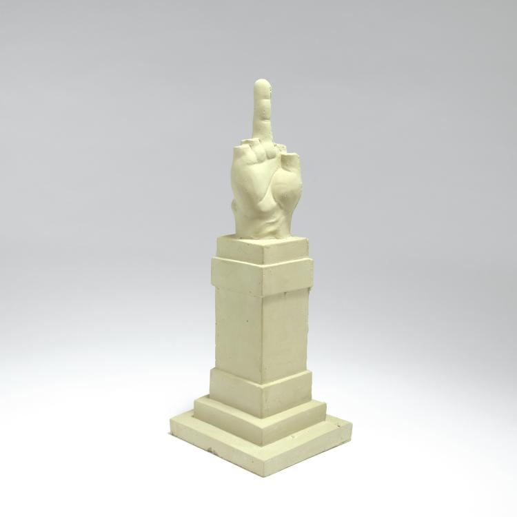 Bild 2 zu Objekt, 'L.O.V.E.', 2014, Maurizio Cattelan, 132A 73