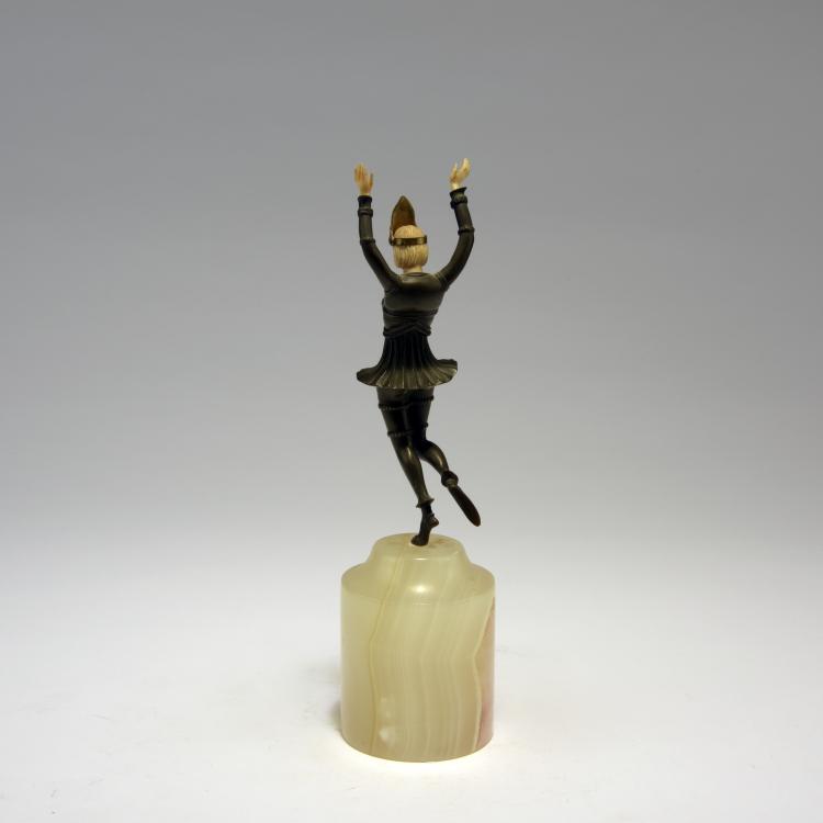 Bild 2 zu Objekt, Dancer with headdress, 1920s, Josef Lorenzl, 132B 641