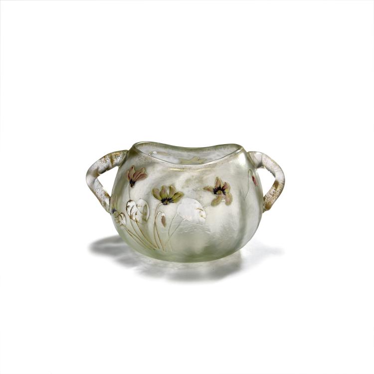 Hauptbild zu Objekt, Henkelvase 'Cyclamens', 1885-95, Daum Fr&egrave;res, Nancy, 132B 176