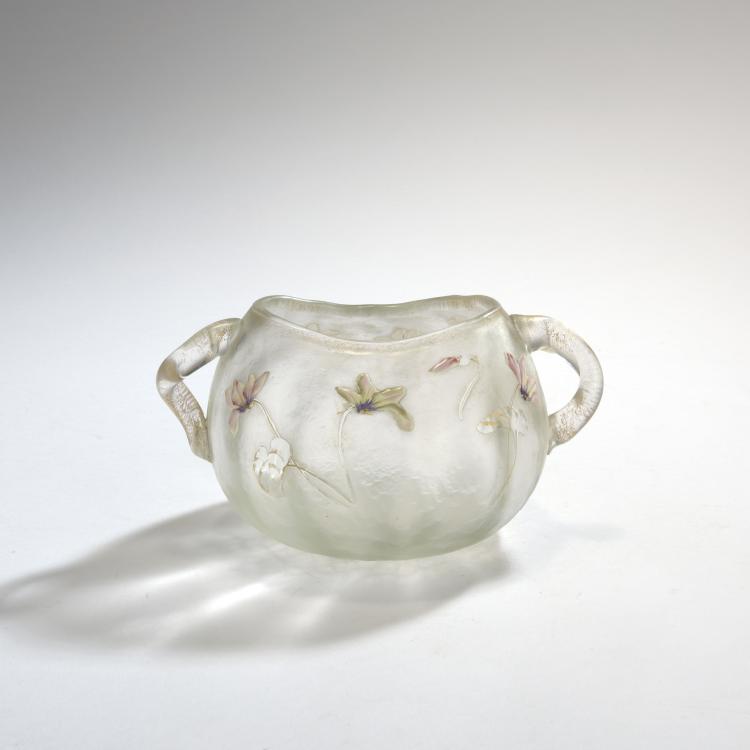 Bild 1 zu Objekt, Henkelvase 'Cyclamens', 1885-95, Daum Fr&egrave;res, Nancy, 132B 176
