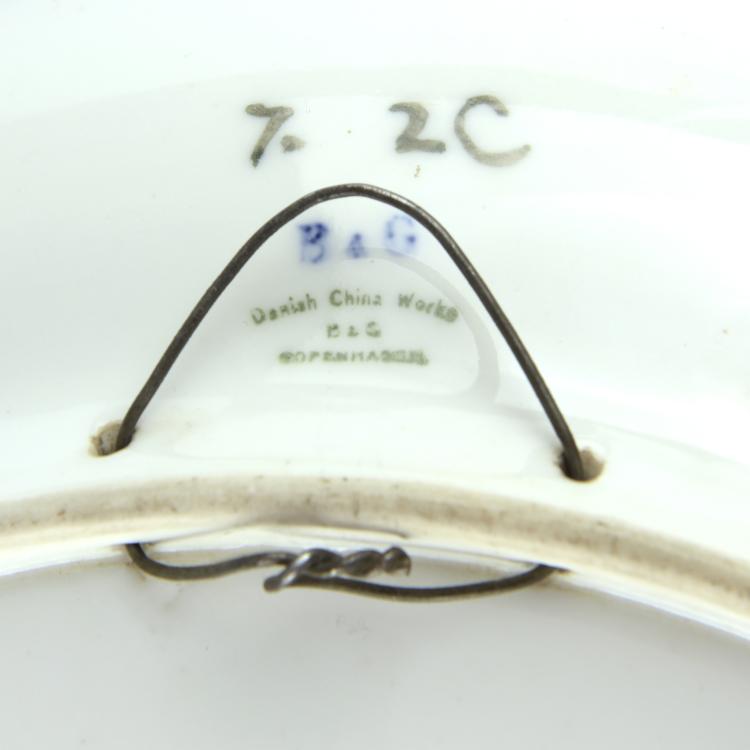Bild 1 zu Objekt, Decorative plate, 1896-98, Johannes Reesen Steenstrup, Bing & Gr&ouml;ndahl, Kopenhagen, 132B 744