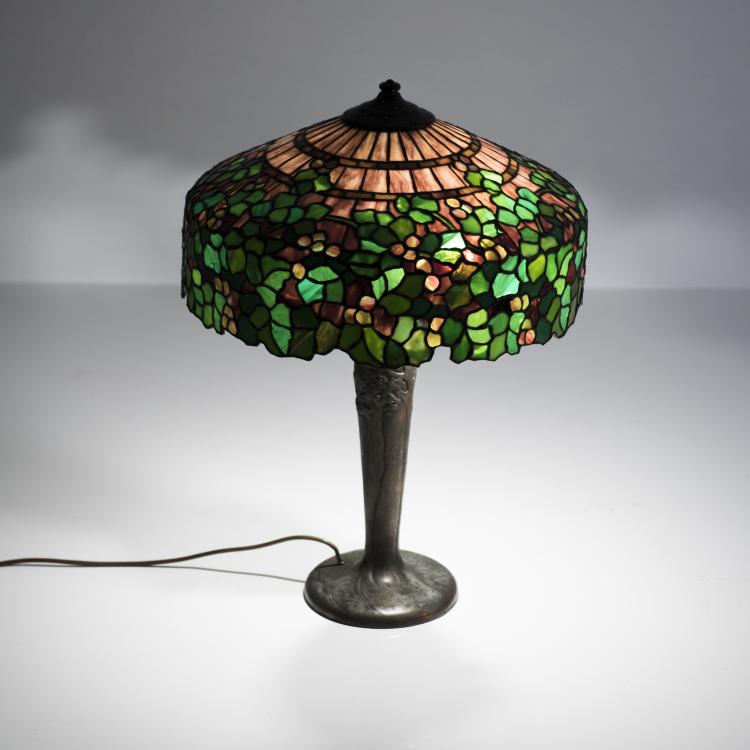 Bild 2 zu Objekt, Tischleuchte 'Grapes', um 1900, Handel & Co., Meriden, Connecticut, 132B 543