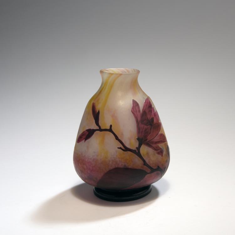 Bild 1 zu Objekt, 'Magnolias' vase, 1913-14, Daum Fr&egrave;res, Nancy, 132B 275