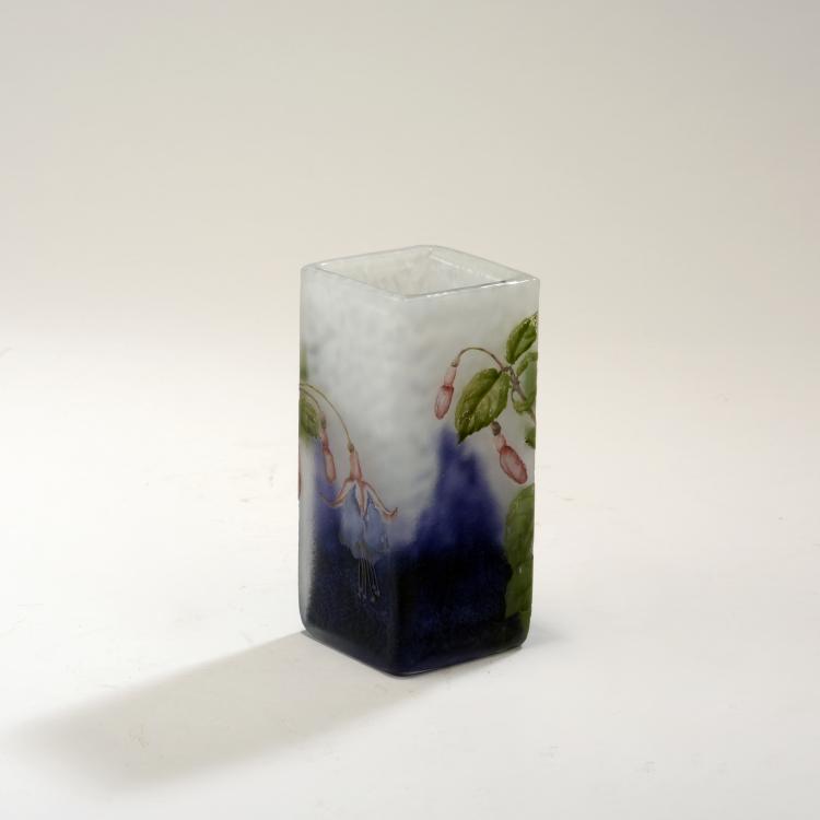 Bild 1 zu Objekt, 'Fuchsias' vase, 1905-10, Daum Fr&egrave;res, Nancy, 132B 222