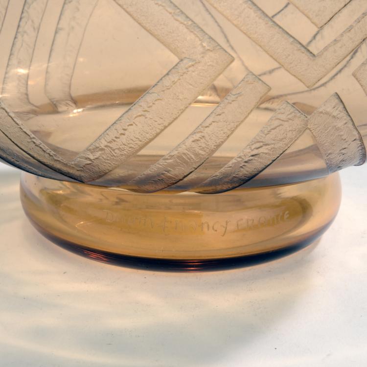 Bild 2 zu Objekt, Tall vase, c1930, Daum Fr&egrave;res, Nancy, 132B 302