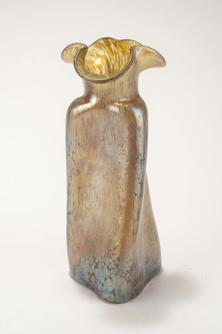 Bild 1 zu Objekt, 'Papillon'-Vase, um 1898, Christopher Dresser, L&ouml;tz Wwe., Klosterm&uuml;hle, 132B 475