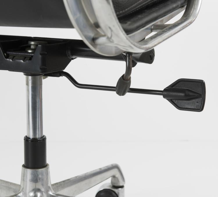 Bild 2 zu Objekt, Two 'Soft pad' armchairs, 1969, ICF Cadsana, Mailand; Miller, Herman, Zeeland, 133B 505