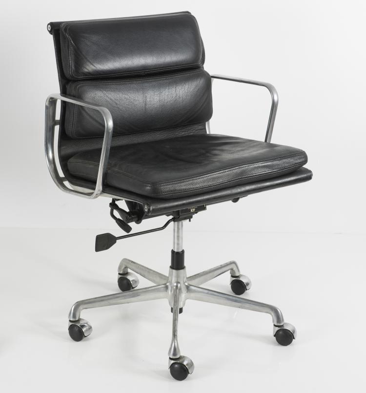 Bild 4 zu Objekt, Two 'Soft pad' armchairs, 1969, ICF Cadsana, Mailand; Miller, Herman, Zeeland, 133B 505